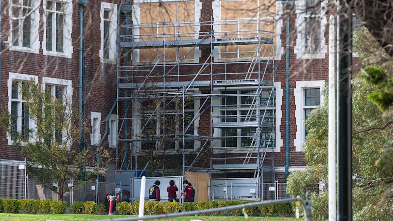 Melbourne High faces portables and remote learning after teachers raise severe safety concerns
