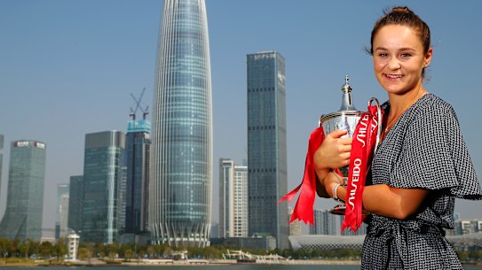 Ashleigh Barty with the 2019 Shiseido WTA Finals trophy.