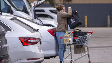 Consumer confidence has gone up after the federal budget, but it helped the finances of men rather than women.