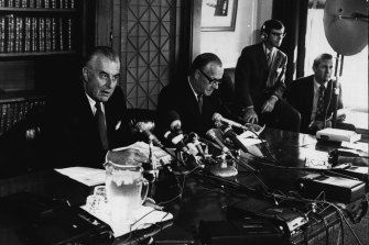 Prime Minister Mr. E.G. Whitlam (left) and the deputy Prime Minister Mr. Barnard at a press conference. December 19, 1972.