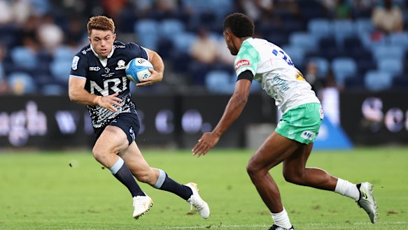 Andrew Kellaway takes on the Drua defence.