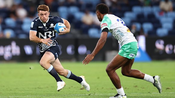 Andrew Kellaway takes on the Drua defence.