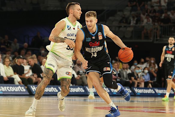 United’s Jack White battles Mitch Creek of the Phoenix.