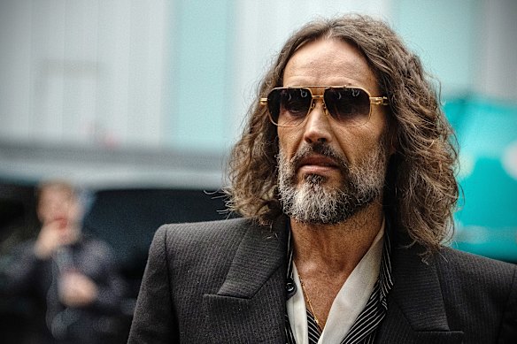 Russell Brand arriva mercoledì alla Southwark Crown Court per il processo.