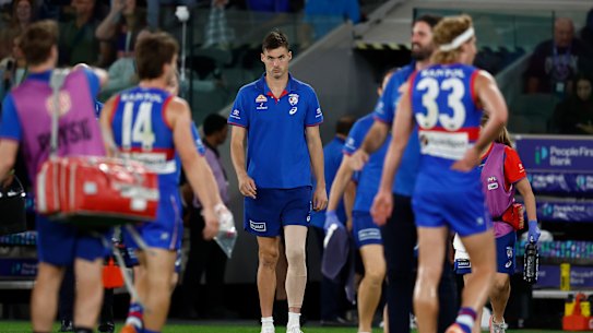 Luke Darcy on the field after he was subbed off with a serious knee injury.