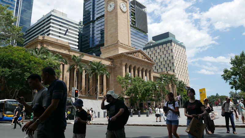 Flooding in Brisbane possible as storms predicted to end heat