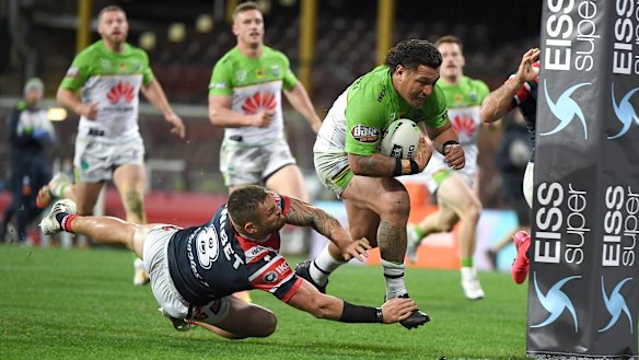 Josh Papalii scores a try against the Roosters.