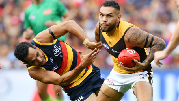 Crow Eddie Betts and Hawk Jarman Impey contest the ball.