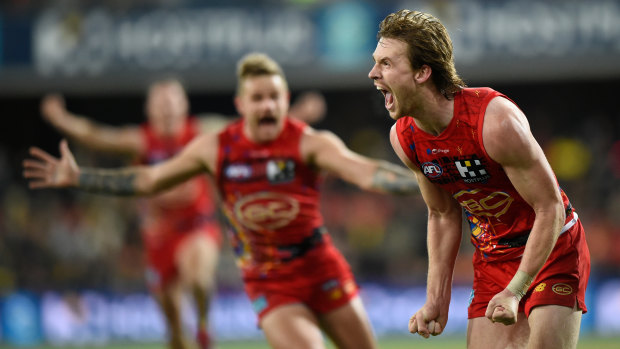 Noah Anderson kicks a goal after the siren.