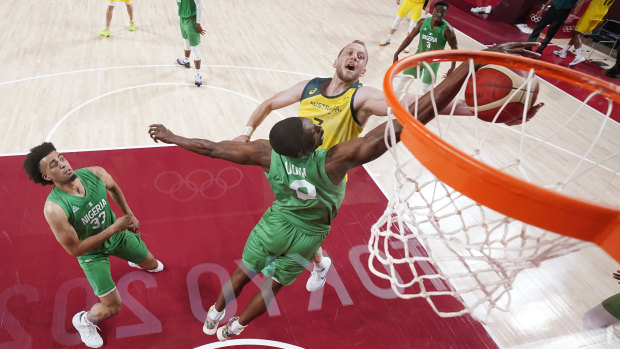 Joe Ingles drives to the hoop against Nigeria.