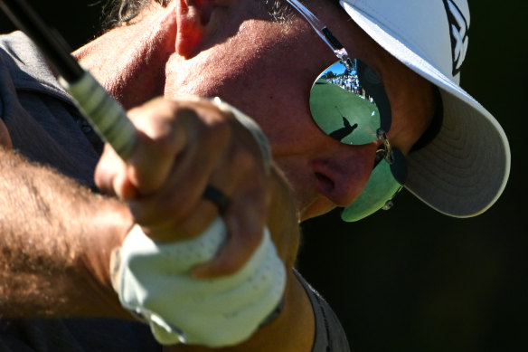 Weeks after talk of 0m losses, Mickelson admits gambling ‘became addiction’