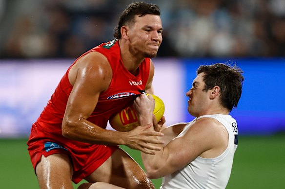 Daniel Rioli is tackled by Shaun Mannagh.