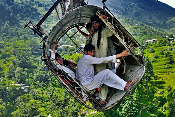 Hanging By A Wire follows the attempts to rescue eight people stuck high in the air when a cable car becomes untethered, high above a ravine. 