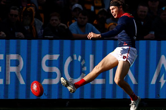 Ed Langdon of the Demons kicks a goal.