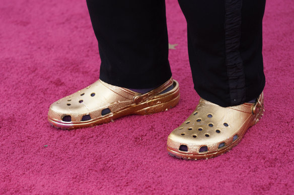 Questlove in gold Crocs at the Oscars.