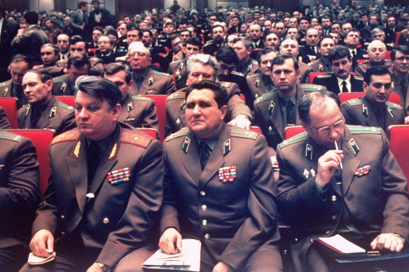 Members of the Russian military gather at the Kremlin during 1992 to protest against the break-up of the military.