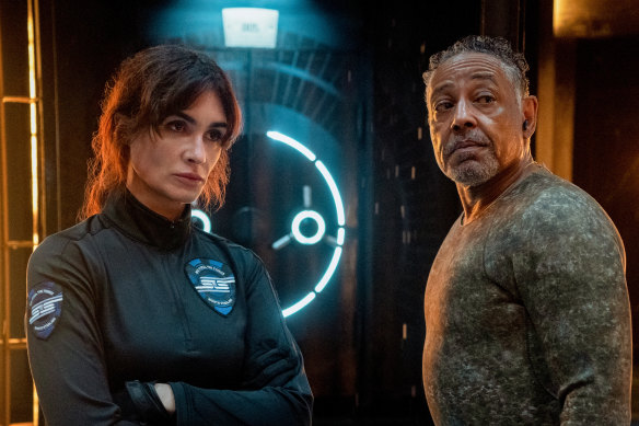 Paz Vega as Ava and Giancarlo Esposito as Leo in the White episode of the watch-in-any-order crime series Kaleidoscope.