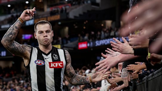 Jamie Elliott celebrates with Magpies fans.