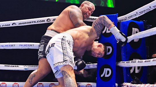 Mark Hunt clobbers Sonny Bill Williams on Saturday night.