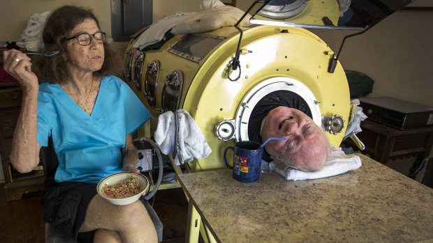 Man in iron lung for 70 years got a law degree, wrote a book, and became social media star