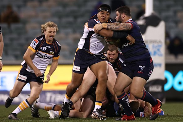 Alan Ala'alatoa tries to break through for the Brumbies.