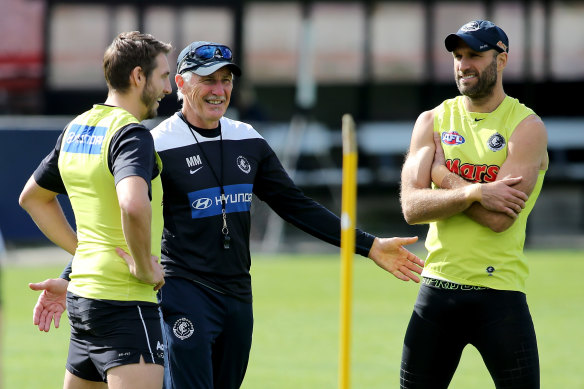 Dale Thomas, Malthouse and Chris Judd at a Carlton training session in 2015.