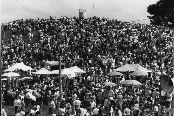 Part of the crowd on  the Bong Bong hill  in 1985.