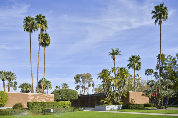 Built in 1964 for actress and singer Dinah Shore, this house is now owned by Leonardo DiCaprio and available for holiday rentals.