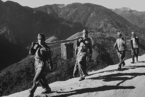 Indian troops carry ammunition during the conflict between China and India in 1962.