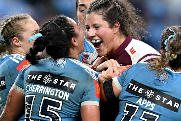 Kennedy Cherrington and Chelsea Lenarduzzi go head-to-head in the Origin arena.