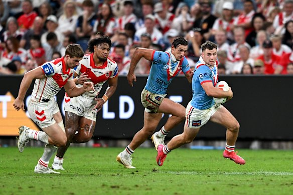 Sandon Smith breaks into the clear against the Dragons.