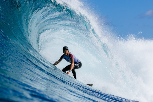 Molly Picklum in the eye of a Pipeline storm.