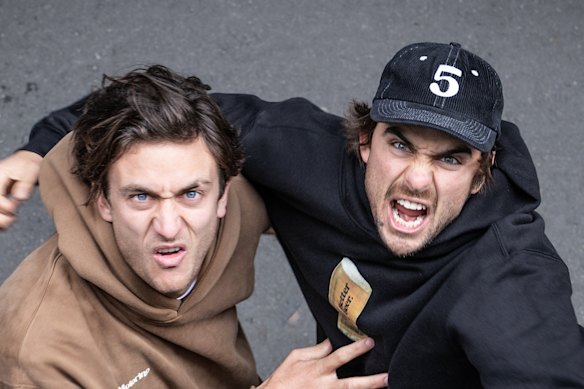 Ford y Steele han sido comparados con el dúo de comediantes y presentadores de radio australianos Hamish y Andy.