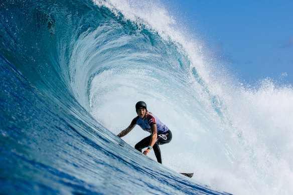 Molly Picklum in the eye of a Pipeline storm.