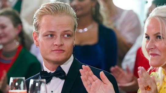 Marius Borg Hoiby e la principessa ereditaria Mette-Marit della Norvegia nel giugno 2022. 