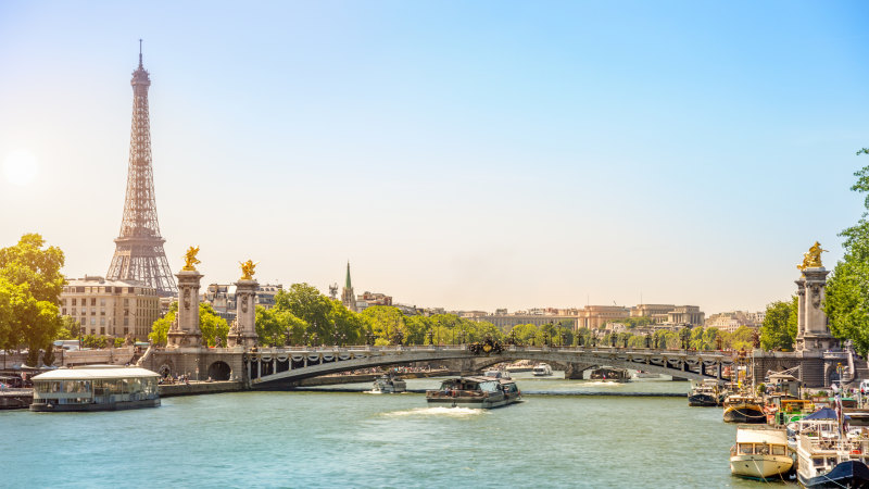 It stinks, it’s polluted and I wouldn’t swim in it, but I love the Seine