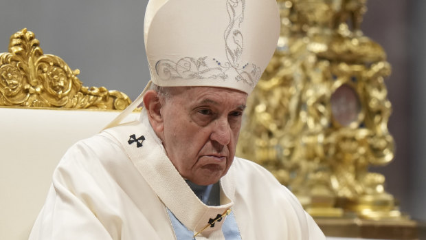 Pope apologises to indigenous Canadians for abuse at schools
