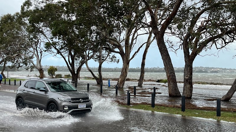 WA storm leaves thousands without power across the state