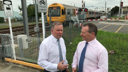 Federal Labor promises to replace Brisbane rail crossing with overpass