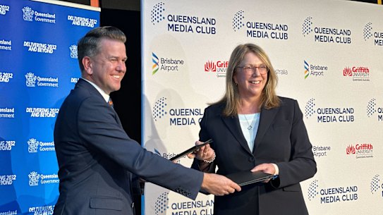 Queensland Deputy Premier Jarrod Bleijie and federal Infrastructure Minister Catherine King exchanging letters of intent in Brisbane on Thursday.