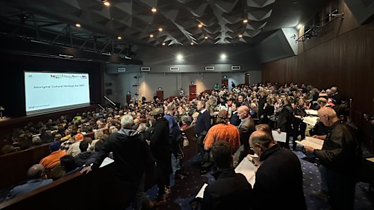An Aboriginal Cultural Heritage Act education session in Esperance on Monday was attended by 570 people.