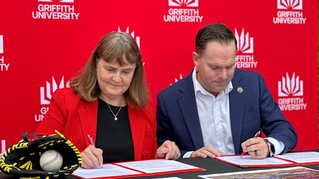 Griffith University vice chancellor Carolyn Evans and Logan Mayor Jon Raven sign a MOI to build a baseball and softball stadium at the university’s Logan campus.
