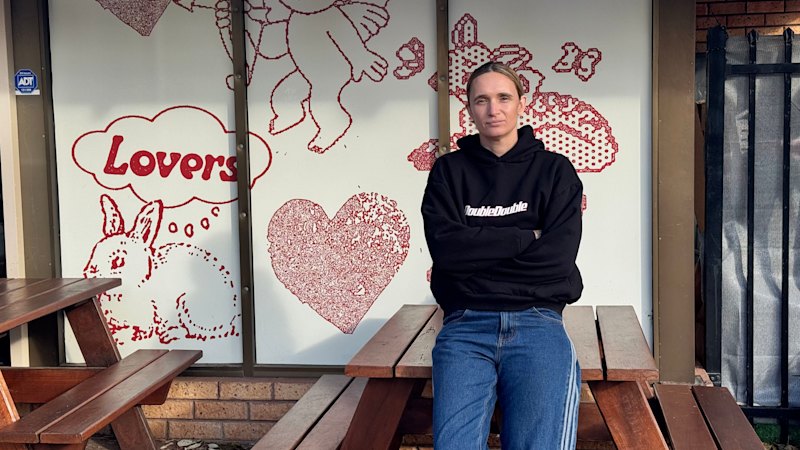 Popular Beaconsfield café risks closure after council removes parking bays
