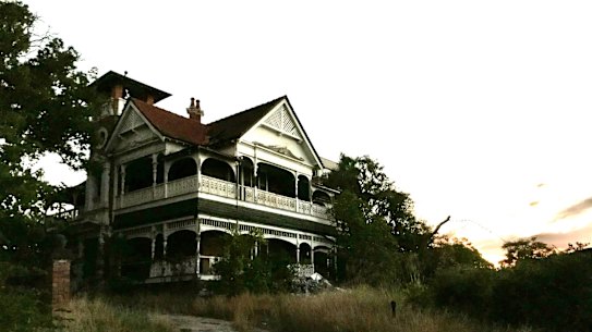 The rundown, but heritage-listed, Lamb House, which overlooks the city from Kangaroo Point, is now protected from demolition for 60 days.