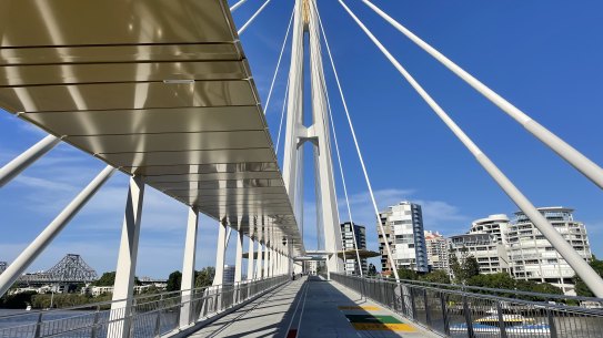 Walking across Brisbane’s newest green bridge, the Kangaroo Point Bridge. 