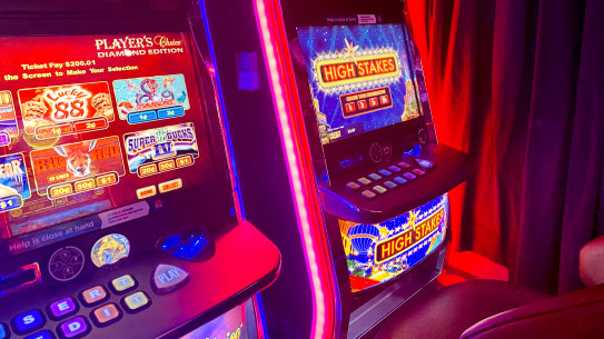 Voters have overwhelmingly backed Dominic Perrottet’s push for a cashless gaming card.