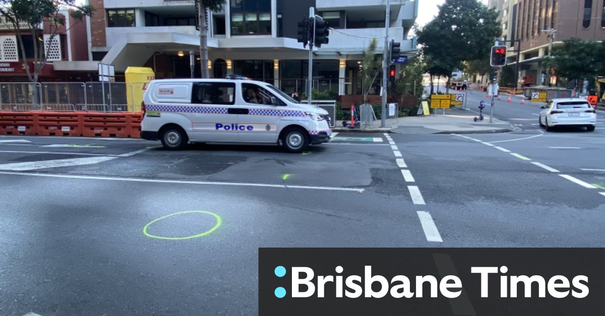 Man dies after being struck by bus in South Brisbane