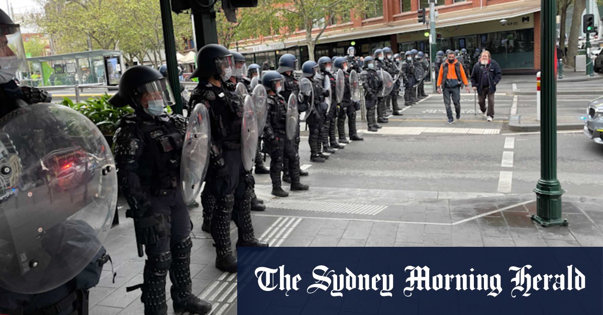 Melbourne COVID: Riot police out in force as protest group marches into CBD - Vimarsana News