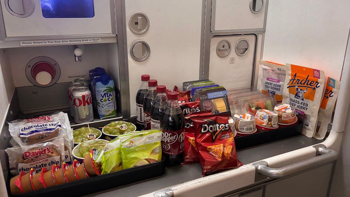 Qantas plane carrying NFL stars to Australia loaded with 2,000 meals