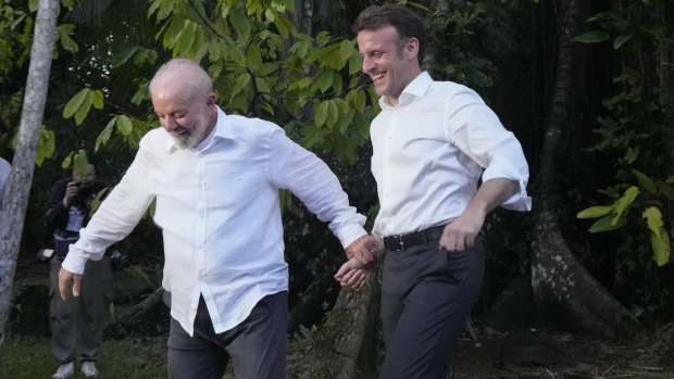 Macron embraces Lula, and the memes poking fun at their ‘wedding’